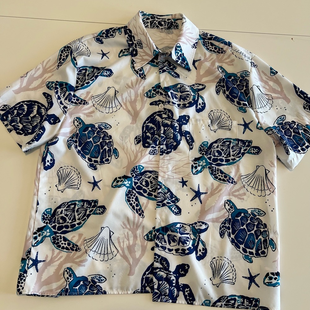 TWO Men’s Hawaiian Shirts - Picture 5 of 8